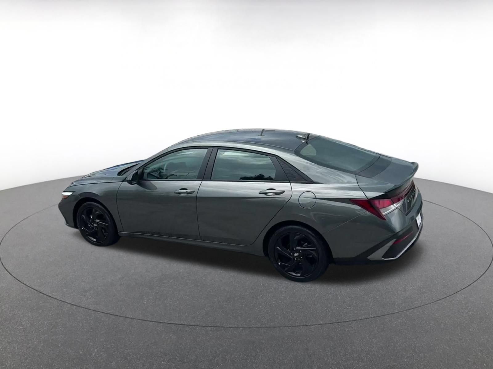 Used 2026 Hyundai Elantra Sport FWD image 9