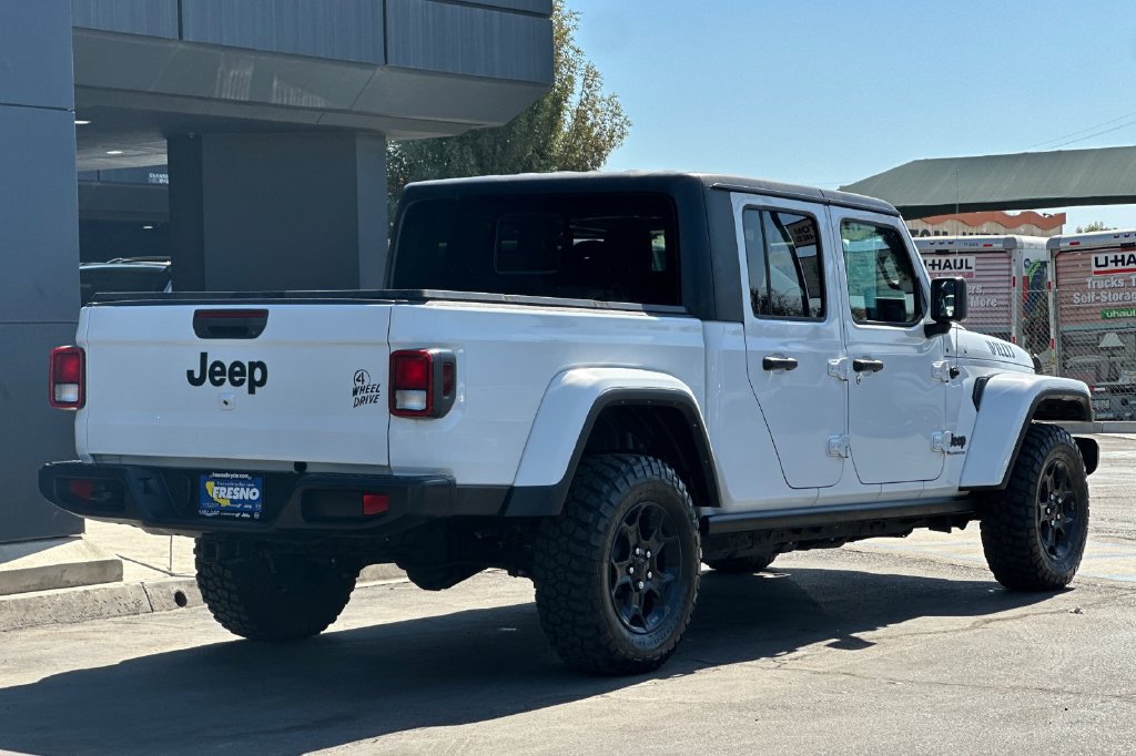 Used 2023 Jeep Gladiator Sport AWD/4WD image 4