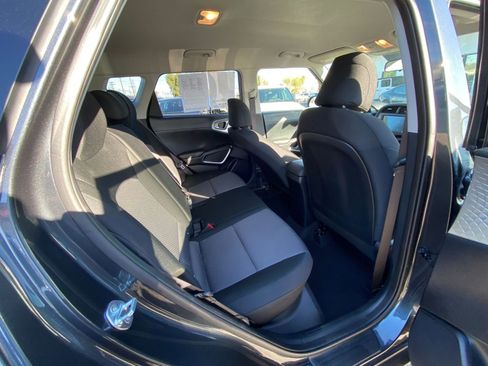 Used 2025 Kia Soul LX w/ LX Technology Package image 38