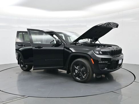 New 2025 Jeep Grand Cherokee Limited w/ Luxury Tech Group II image 37