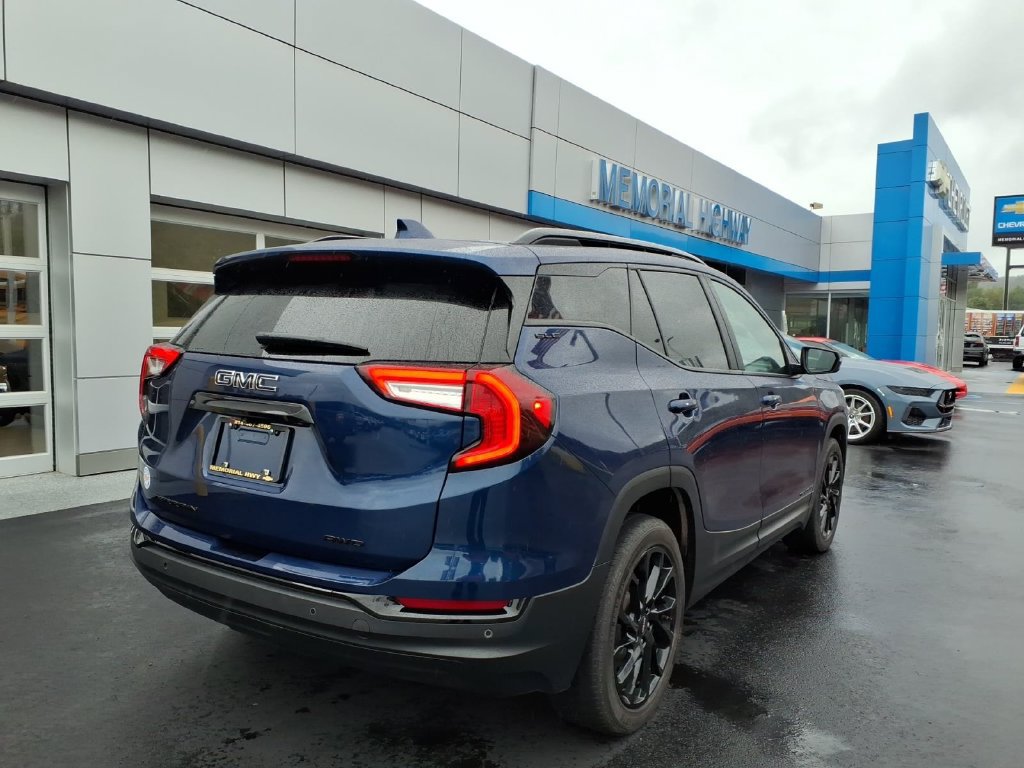 Used 2023 GMC Terrain SLE w/ Driver Convenience Package AWD/4WD image 7