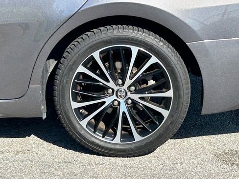 Used 2018 Toyota Camry SE w/ Convenience Package FWD image 10