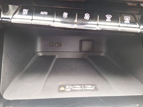 Used 2025 Chevrolet Traverse Z71 image 28