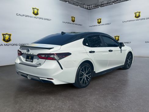 Used 2022 Toyota Camry SE FWD image 5