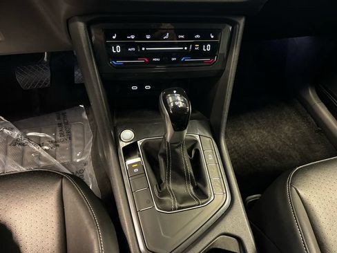 Used 2022 Volkswagen Tiguan SE FWD image 26