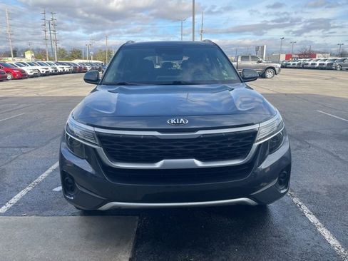 Used 2021 Kia Seltos EX image 2