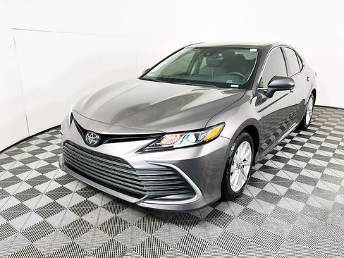 Used 2023 Toyota Camry LE FWD image 7