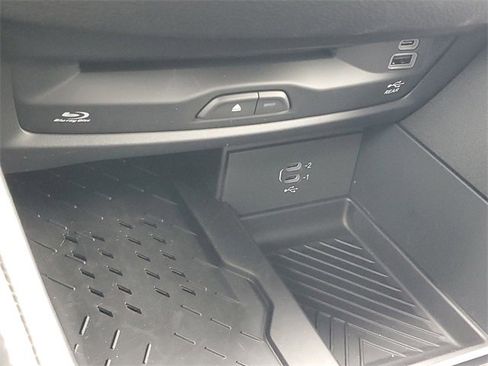 New 2026 Chrysler Pacifica Limited w/ Uconnect Theater Family Group image 32