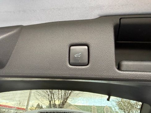 Used 2022 Ford Escape Titanium image 23