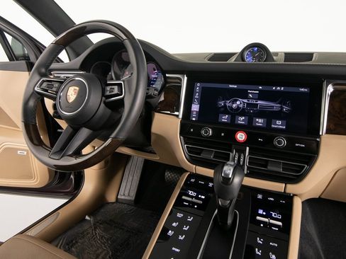 Certified 2024 Porsche Macan S image 30