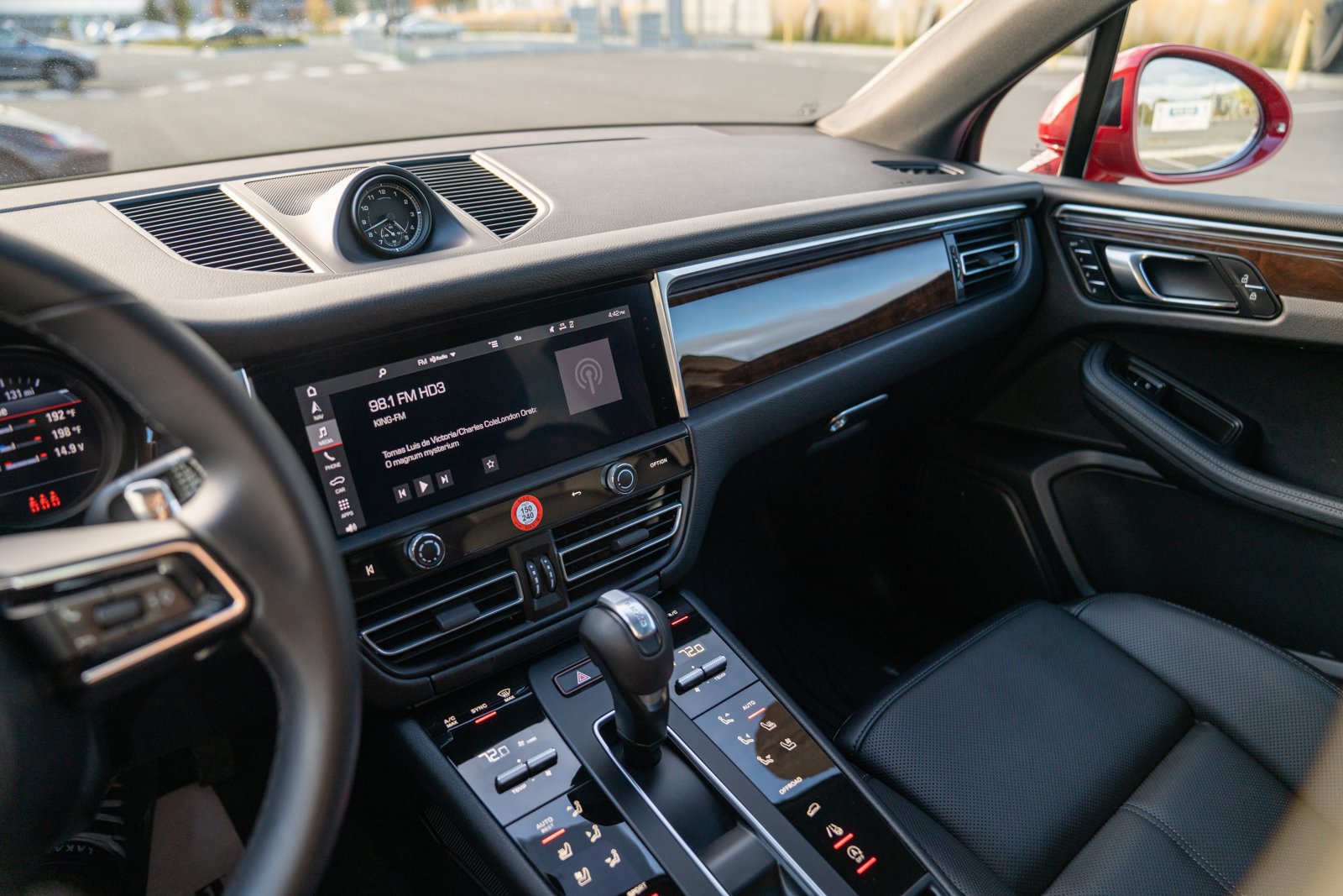Certified 2026 Porsche Macan AWD/4WD image 16