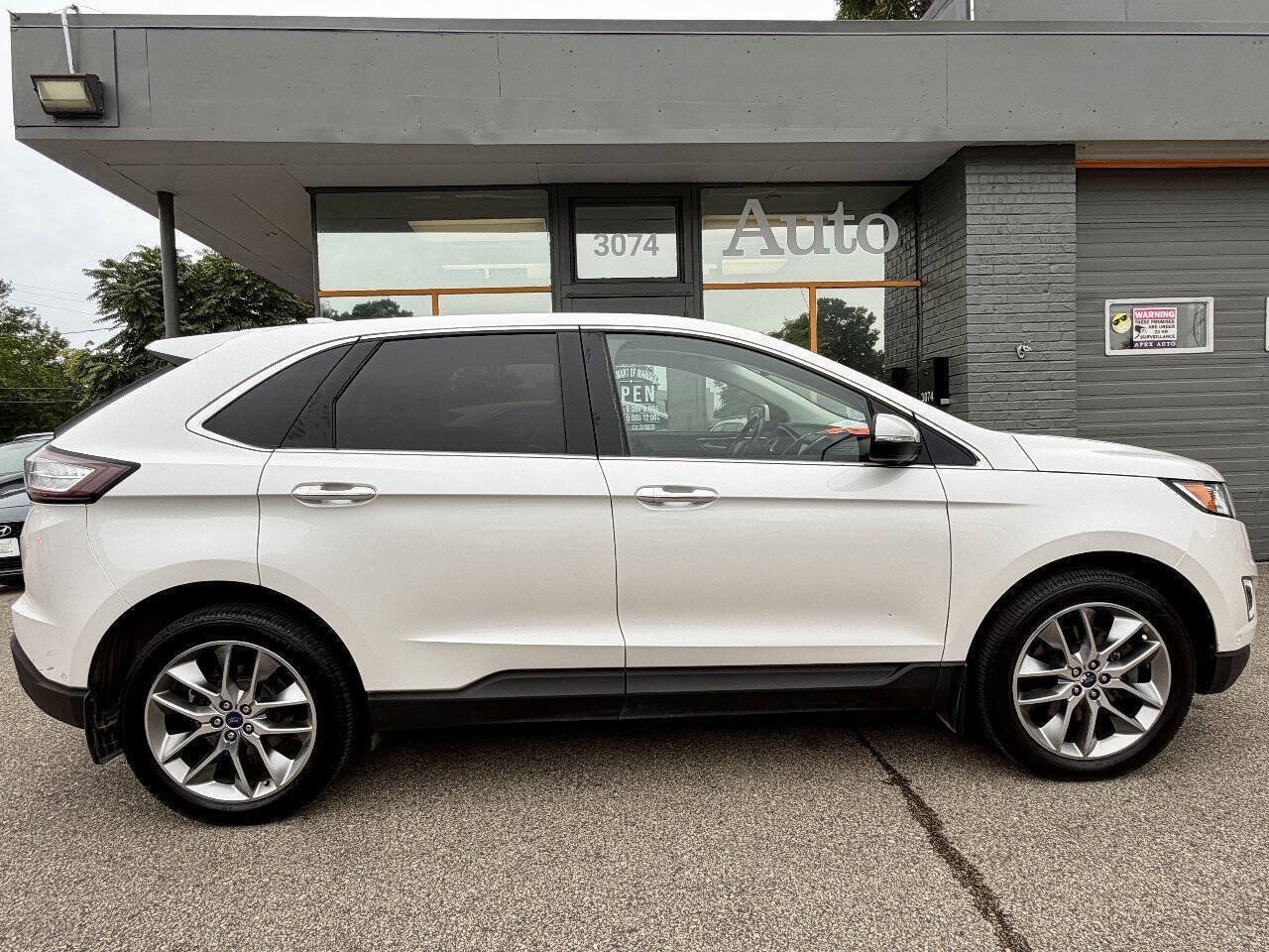 Used 2015 Ford Edge Titanium w/ Equipment Group 302A AWD/4WD image 2