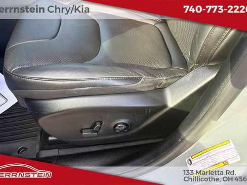 Used 2021 Jeep Cherokee Latitude Lux w/ Mopar Interior Package AWD/4WD image 16
