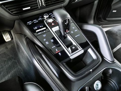 Certified 2023 Porsche Cayenne GTS w/ Premium Package AWD/4WD image 18