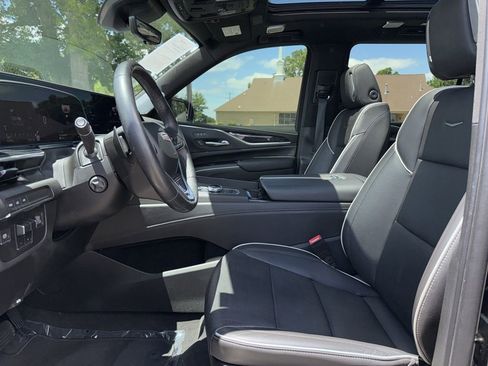 Used 2022 Cadillac Escalade ESV Sport w/ Touring Package RWD image 3
