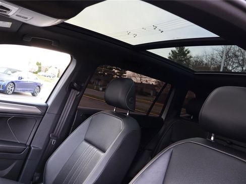 Certified 2024 Volkswagen Tiguan SE R-Line image 22