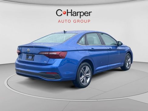 Used 2024 Volkswagen Jetta SE FWD image 3