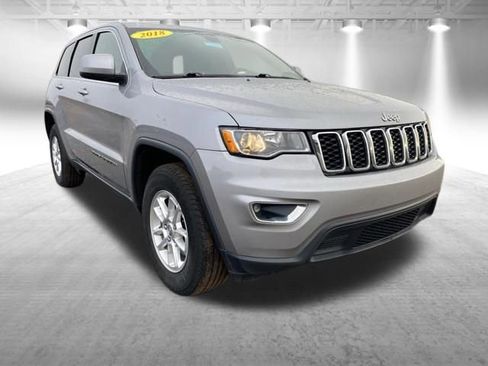 Used 2018 Jeep Grand Cherokee Laredo AWD/4WD image 2
