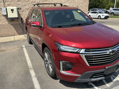Used 2022 Chevrolet Traverse High Country w/ LPO, 'HIT The Road' Package AWD/4WD image 38