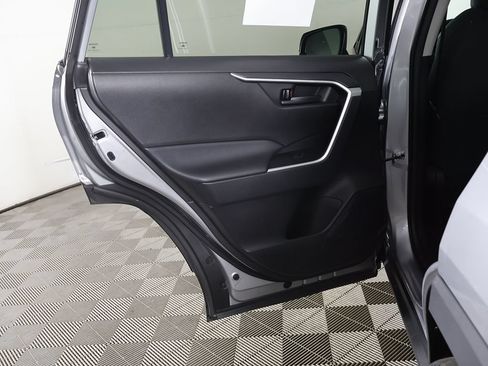 Used 2021 Toyota RAV4 LE AWD/4WD image 20