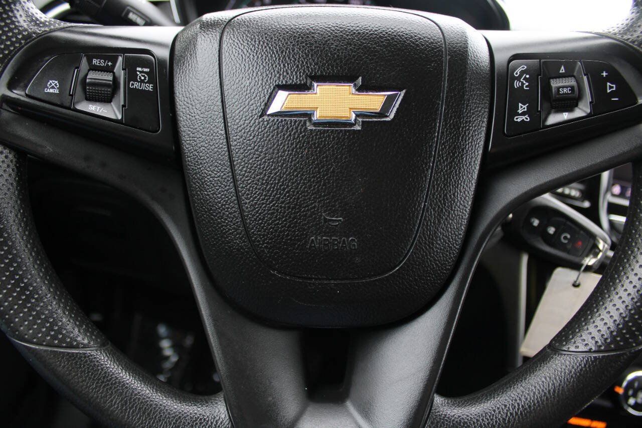Used 2021 Chevrolet Trax LT AWD/4WD image 18