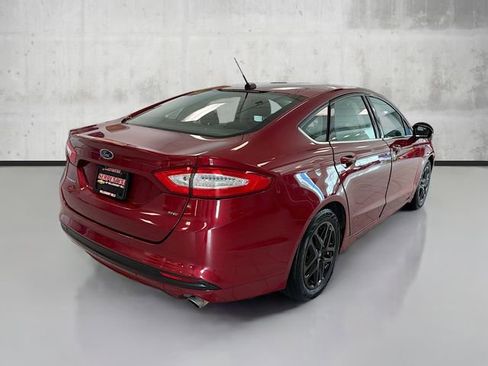 Used 2016 Ford Fusion SE image 5