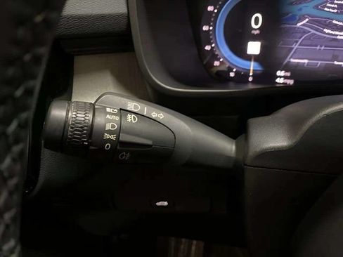 Used 2023 Volvo XC40 B4 Core w/ Convenience Package FWD image 34