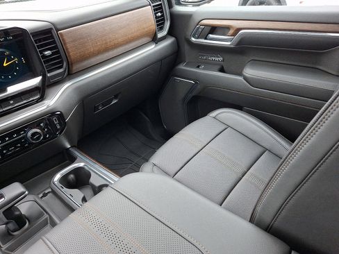Used 2023 Chevrolet Silverado 1500 High Country w/ High Country Premium Package AWD/4WD image 15
