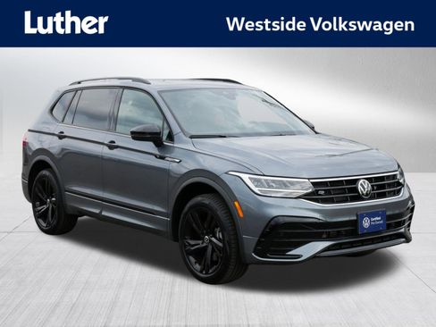 Certified 2024 Volkswagen Tiguan SE R-Line image 1
