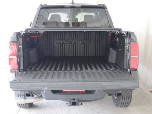 Used 2025 Toyota Tacoma SR AWD/4WD image 26
