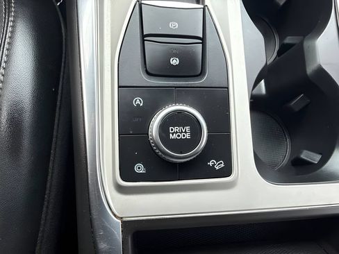 Used 2024 Ford Explorer XLT w/ Equipment Group 202A AWD/4WD image 16