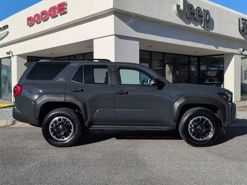 Used 2025 Toyota 4Runner TRD Off-Road Premium image 5