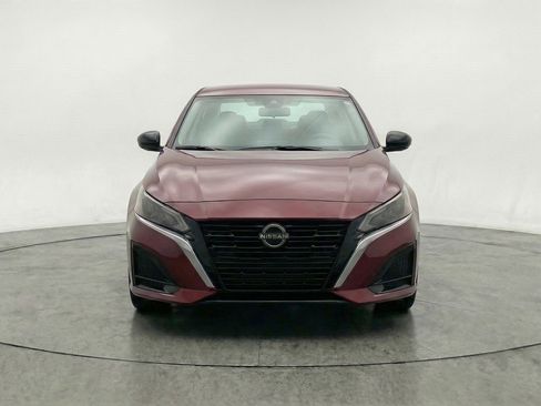 Used 2025 Nissan Altima 2.5 SV image 2