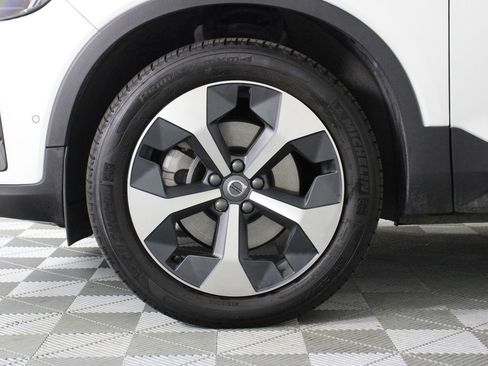 Certified 2026 Volvo XC40 B5 Plus AWD/4WD image 28