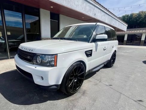 Used 2013 Land Rover Range Rover Sport HSE image 2