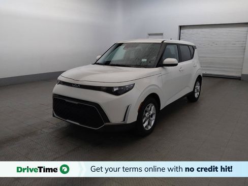 Used 2025 Kia Soul LX w/ LX Technology Package FWD image 1