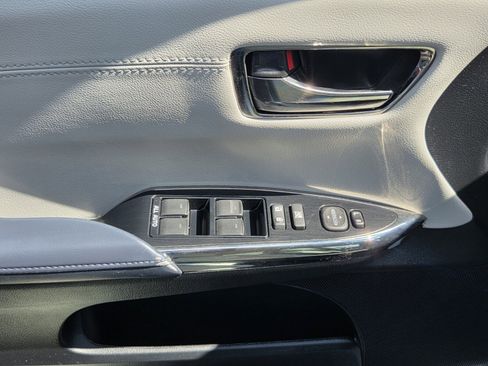 Used 2015 Toyota Avalon XLE image 9