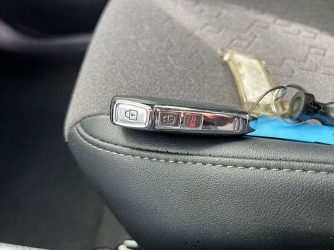 Used 2025 Kia Seltos S image 22