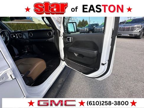 Used 2022 Jeep Wrangler Unlimited Rubicon 4xe w/ Cold Weather Group AWD/4WD image 13