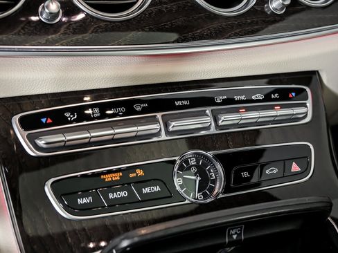 Used 2019 Mercedes-Benz E 300 4MATIC image 38