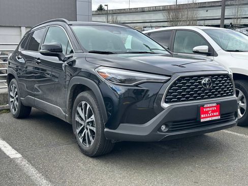 Certified 2024 Toyota Corolla Cross XLE image 3