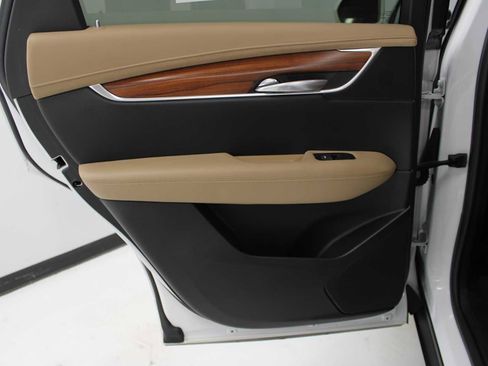 Used 2018 Cadillac XT5 Platinum image 38