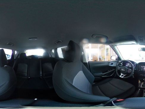 Used 2025 Kia Soul LX w/ LX Technology Package FWD image 42