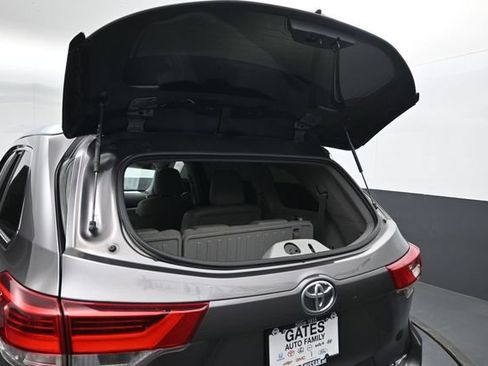 Used 2018 Toyota Highlander XLE AWD/4WD image 35