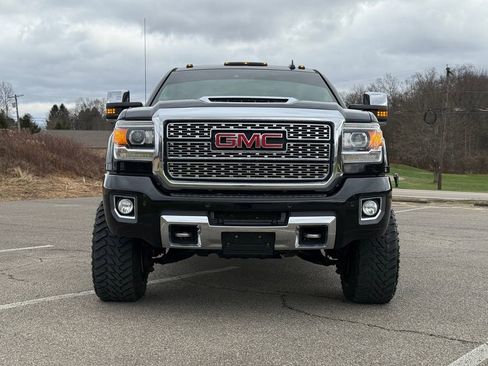Used 2018 GMC Sierra 3500 Denali w/ Duramax Plus Package image 2