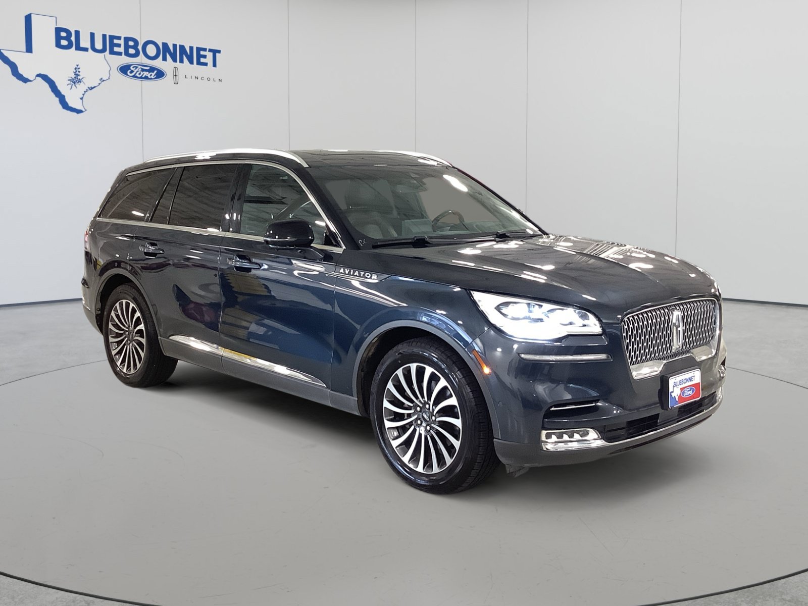 Used 2022 Lincoln Aviator Reserve w/ Equipment Group 201A RWD image 3