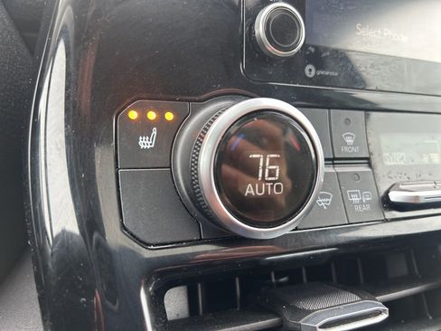 Used 2020 Toyota Highlander XLE image 27