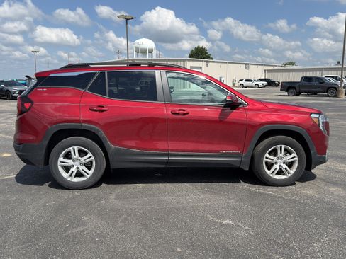 Used 2023 GMC Terrain SLE w/ Driver Convenience Package AWD/4WD image 2