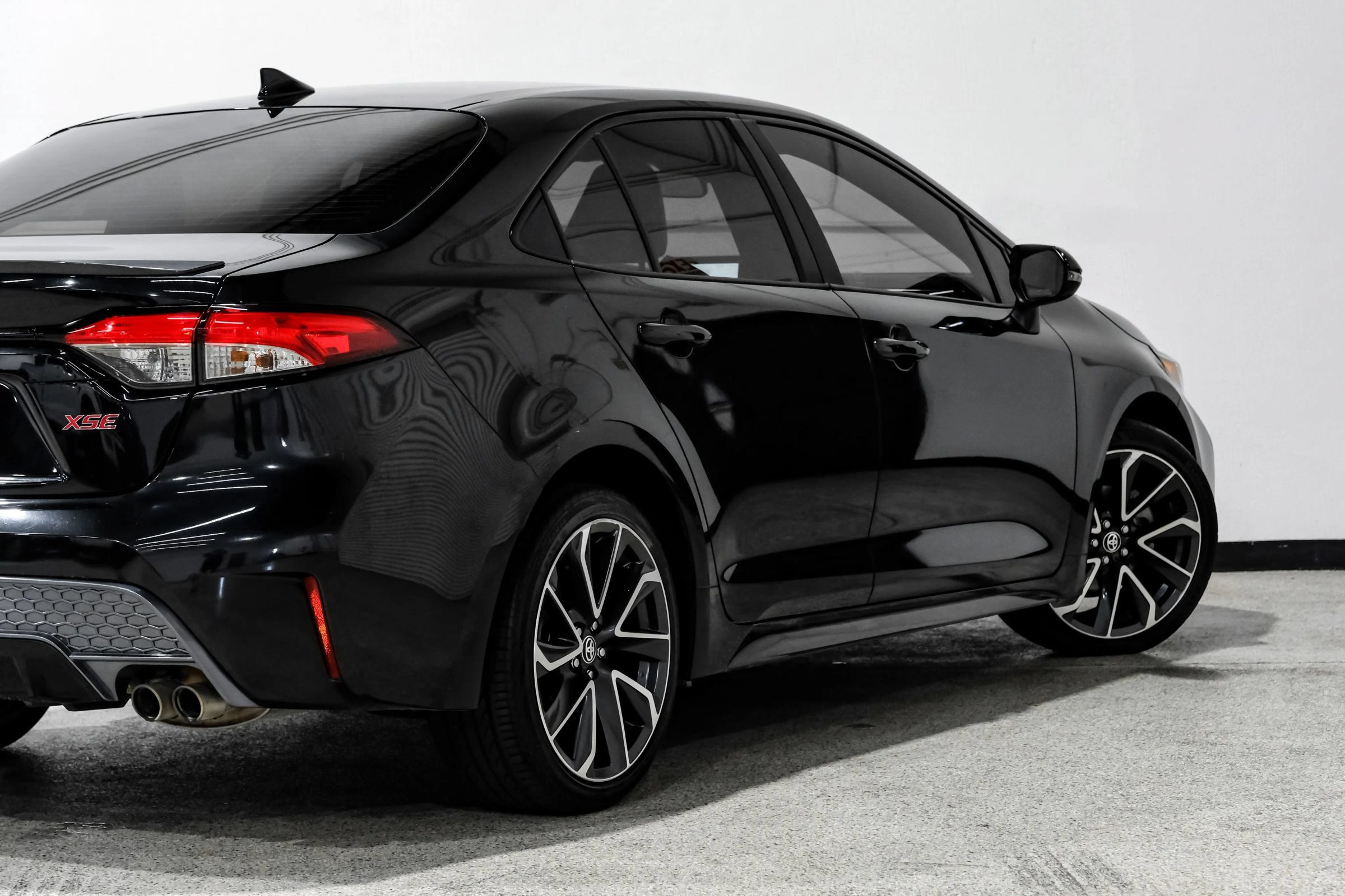 Used 2020 Toyota Corolla XSE FWD image 15