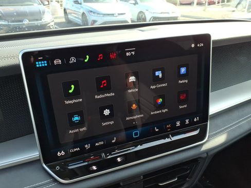 New 2026 Volkswagen Tiguan SE FWD image 16